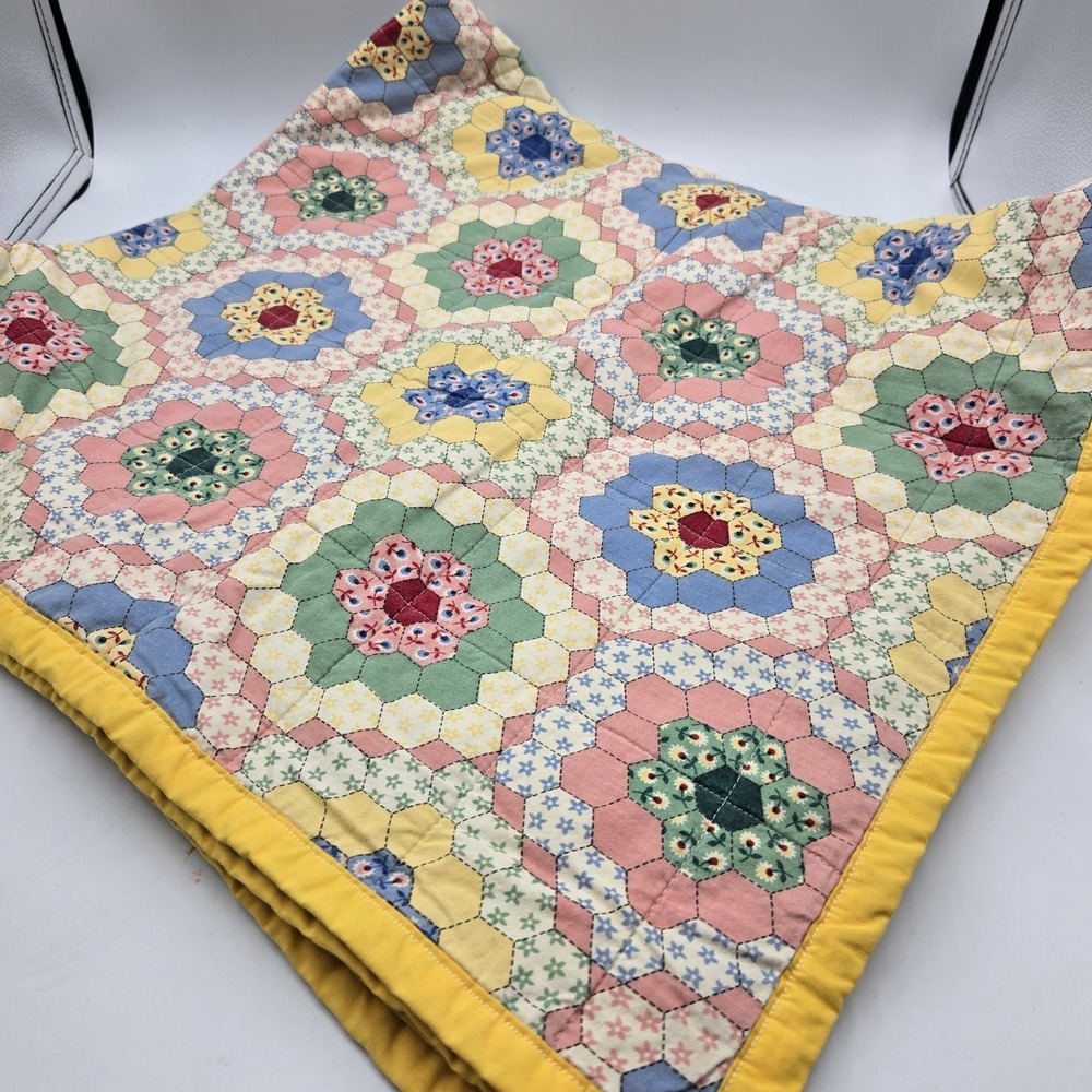 VTG Handmade Baby Crib Quilt GrannyCore Grandma's Garden 70's 42x38" CottageCore - Picture 6 of 6